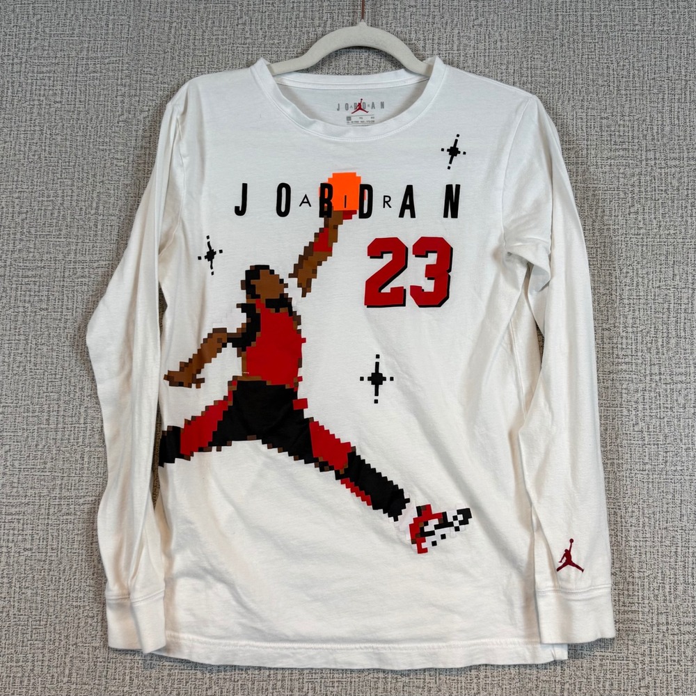 Jordan Boys XL‎ White Pixelated Michael Jordan 23 Long Sleeve Graphic T-Shirt